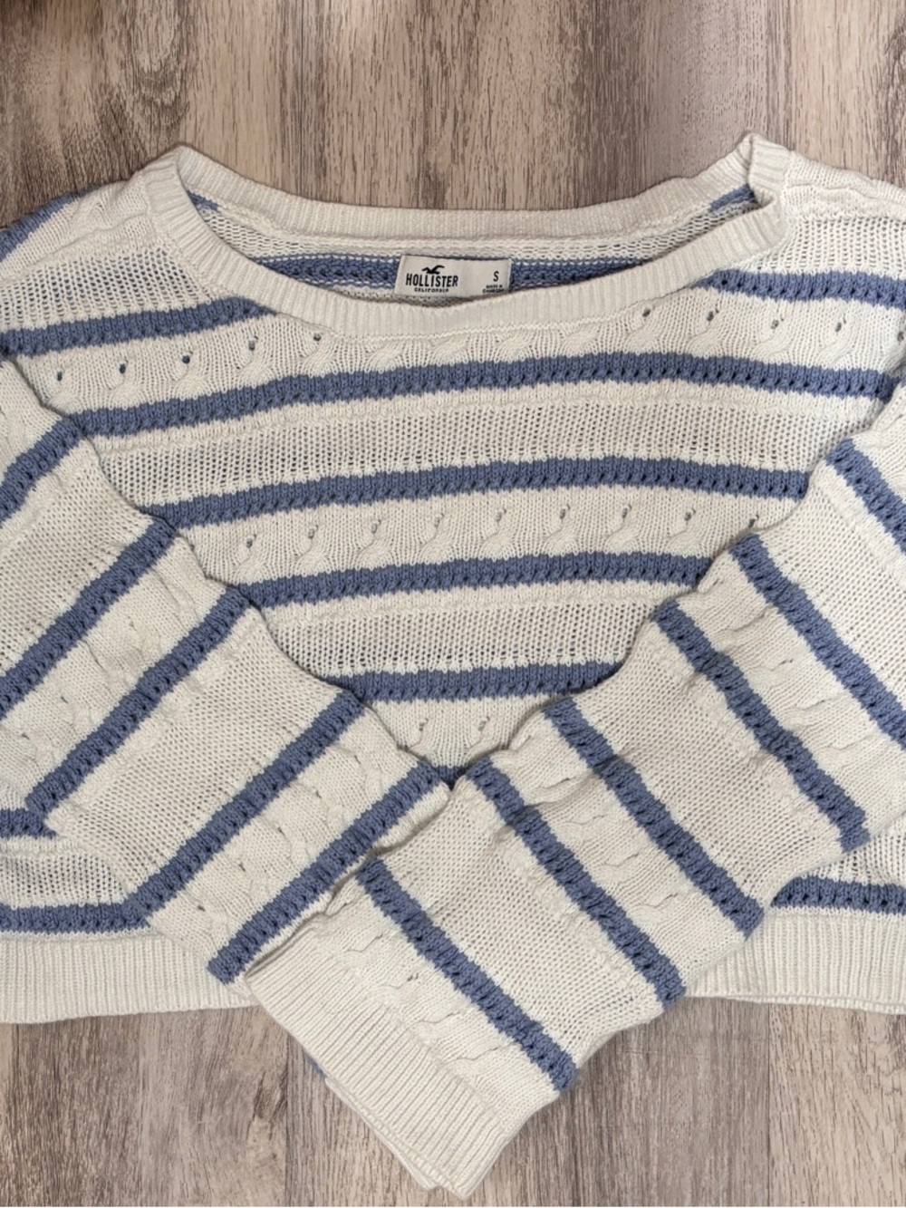 Hollister Striped Crop Sweater Small Cream Blue Knit Long Sleeve